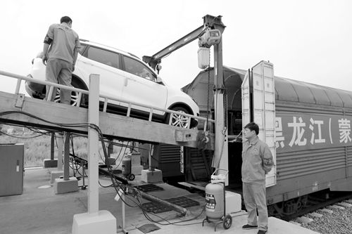 中國鐵路哈爾濱局集團開行首趟商品汽車 公轉鐵 貨運班列